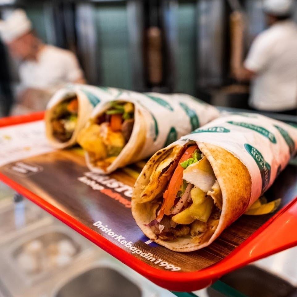 3 shaorma de la Dristor, în top cel mai bun kebab din București