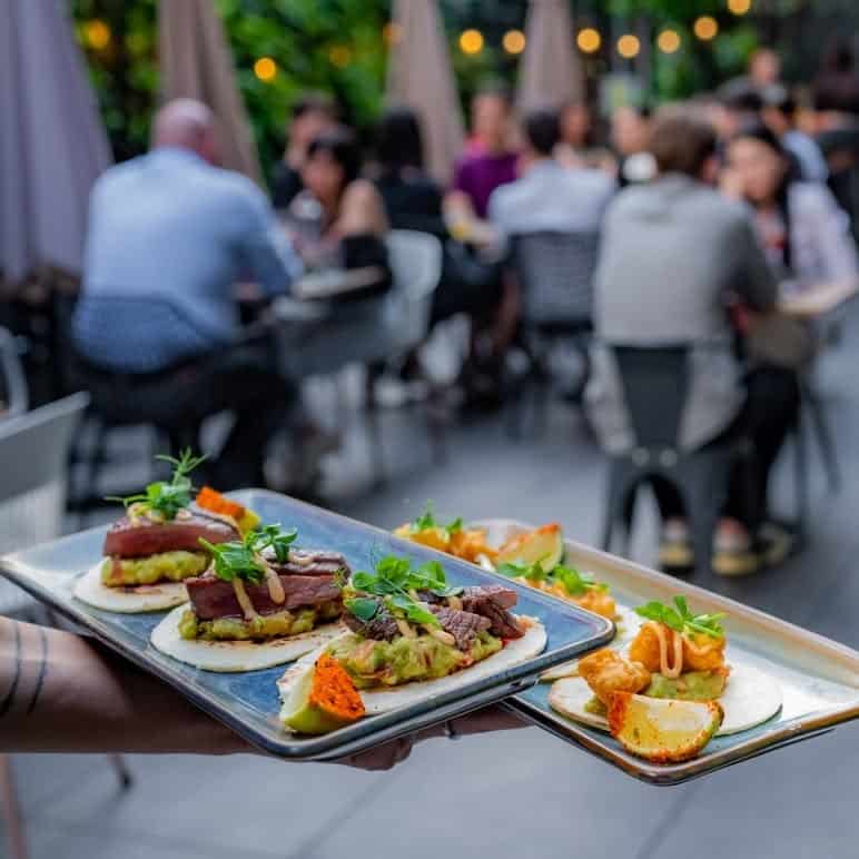 Tacos cu vită și guacamole, serviți la Ever After, unul dintre restaurantele cu meniu de prânz din București
