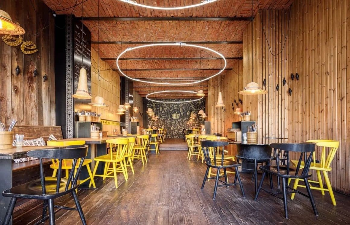 Imagine din interiorul restaurantului La Ceaun din Brașov