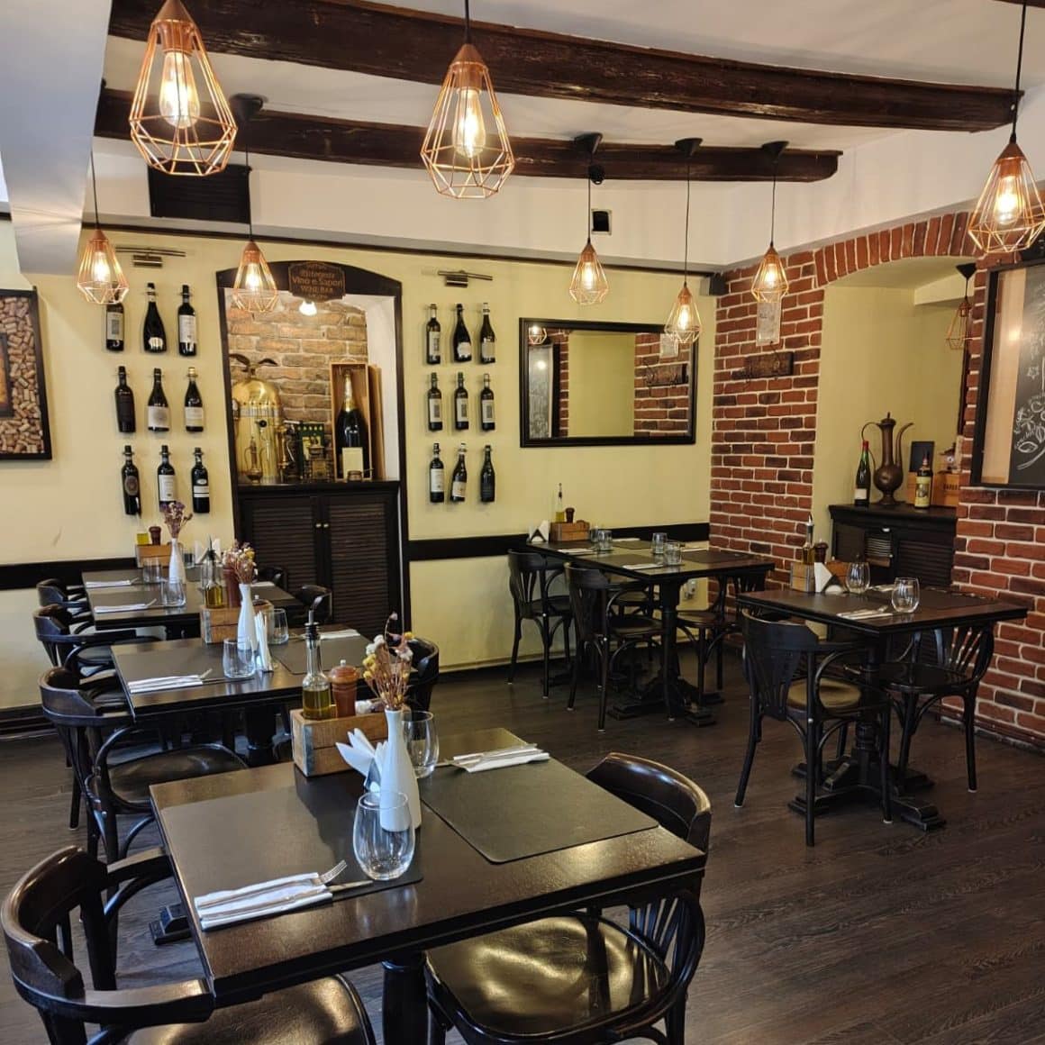 imagine din interiorul restaurantului Vino E Sapori din Brașov