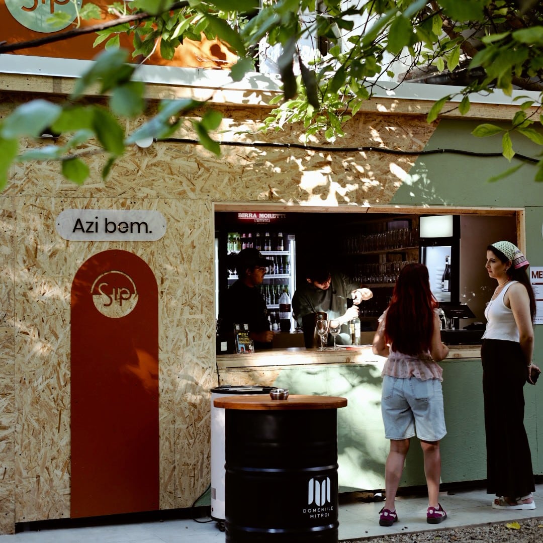 Barul din grădina Sip Pop-Up garden București