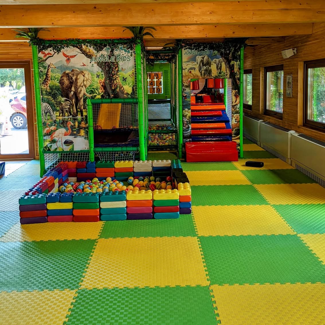 locul de joaca de la restaurant Pescăruș. restaurante și terase kids friendly