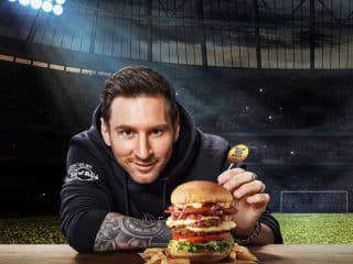 Ai încercat burgerul Messi de la Hard Rock Café?