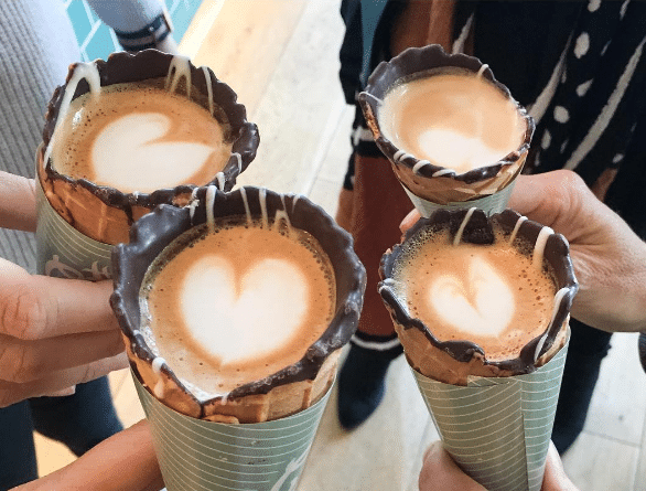Nou trend in lumea cafegiilor: cafea la cornet