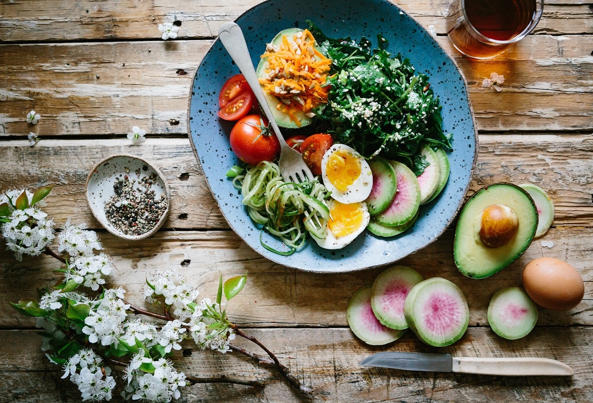 15 ingrediente sănătoase pe care să le folosești la salată
