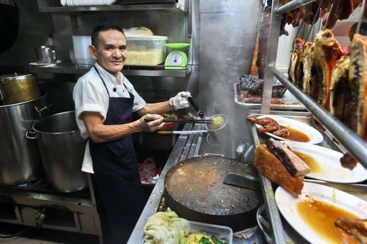 O taraba cu street food din Singapore, recompensata cu o stea Michelin