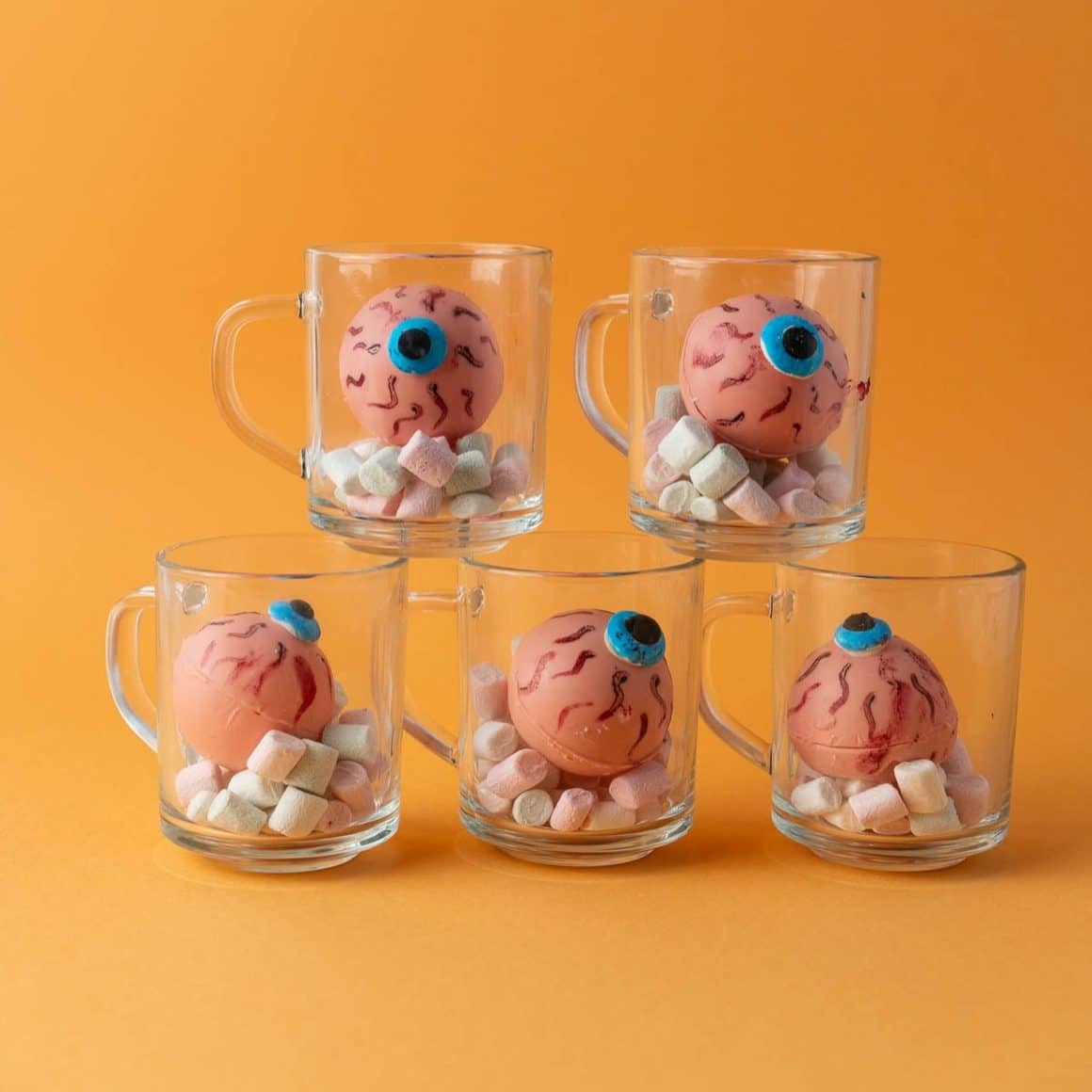 cani cu ochi de monstru din bezea invelita in ciocolata