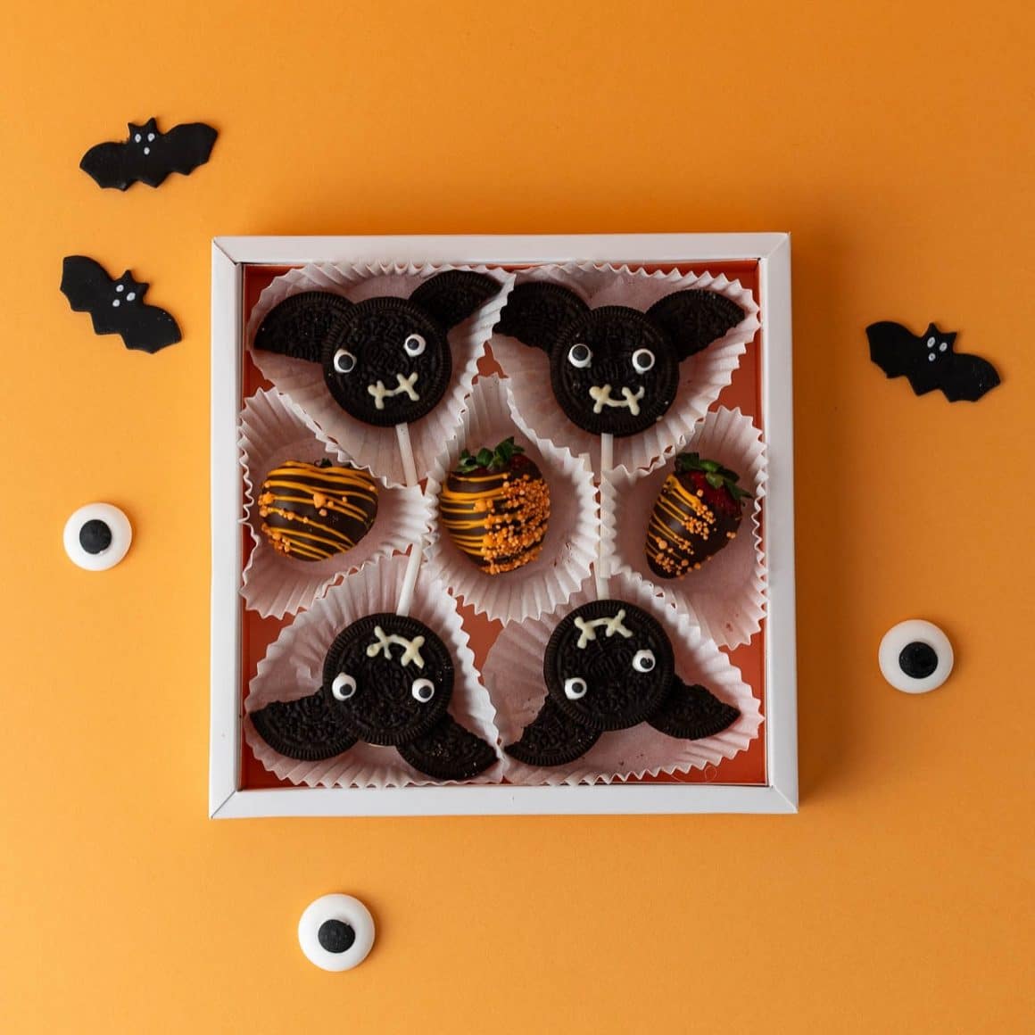 biscuiti oreo sub forma de lilieci, de la Berry O. Dulciuri de halloween