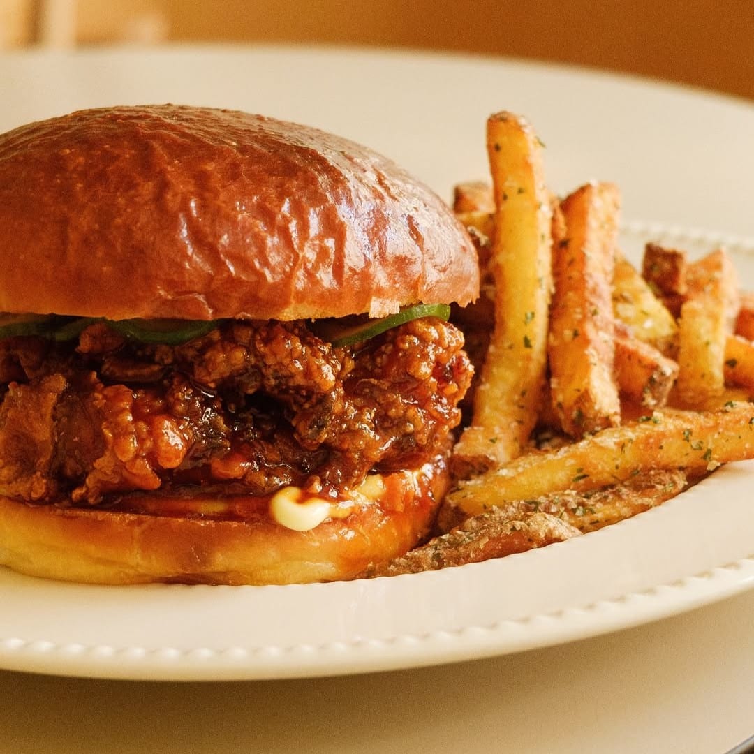 kaarage chicken burger de la Mom București