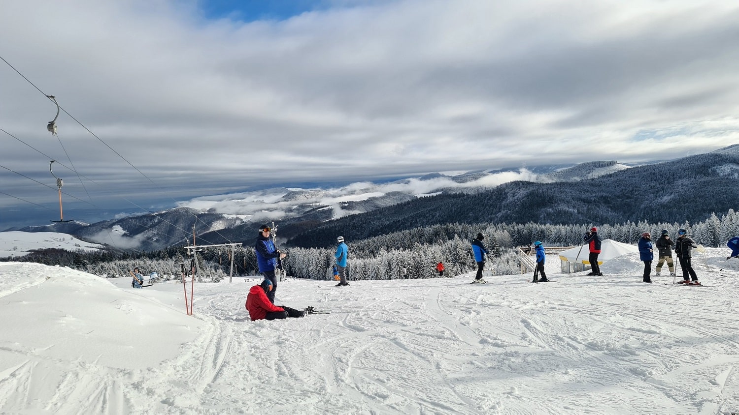 9 stațiuni populare de schi din România (și unde să iei masa dacă le vizitezi)
