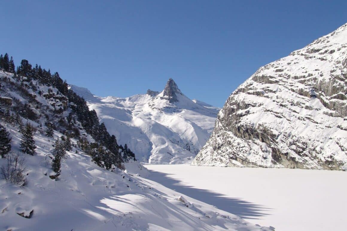 vaile inzapezite de la Vals sunt unele dintre cele mai lungi pârtii de săniuși din Europa