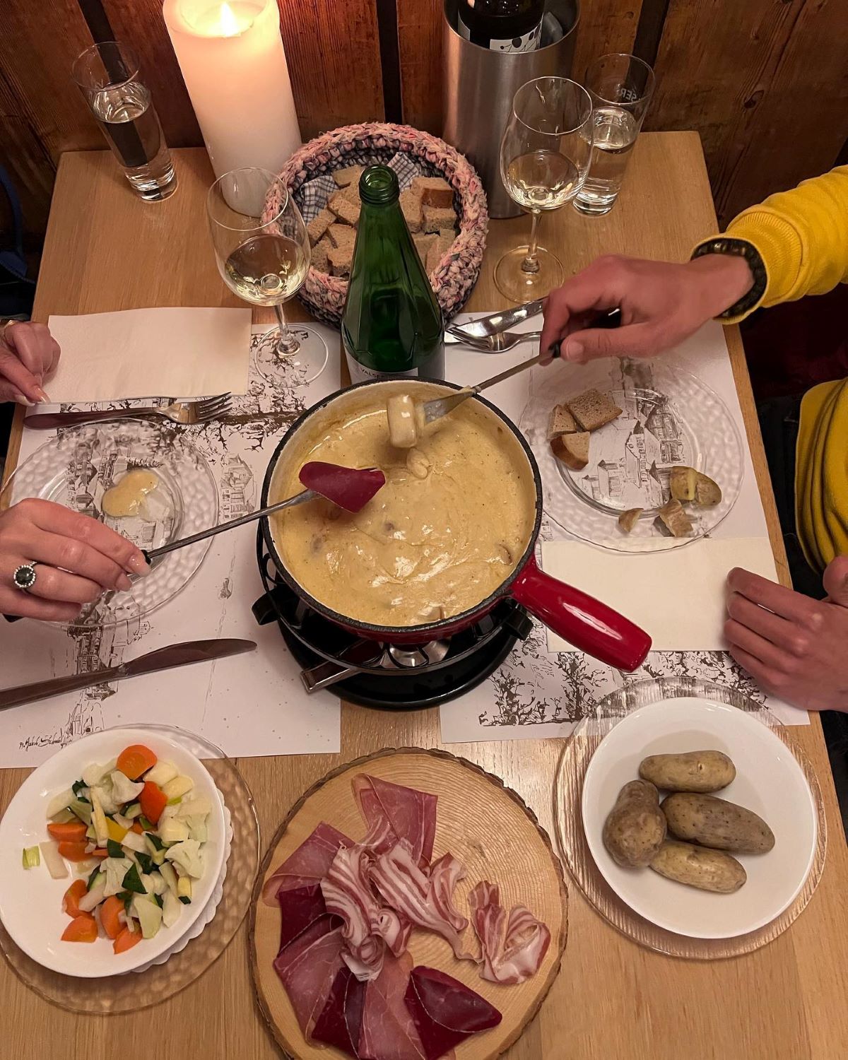 fondue clasic la restaurantul La Ganni, dupa o repriza de sanius pe partiile din jur