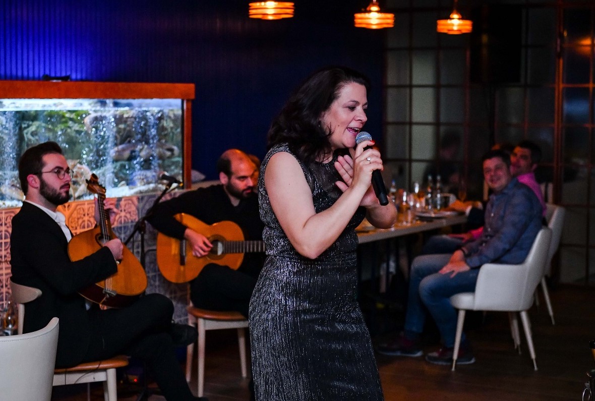 cantareata de fado la eveniment cu meniu de Ziua Îndrăgostiților la restaurant Dancing Lobster