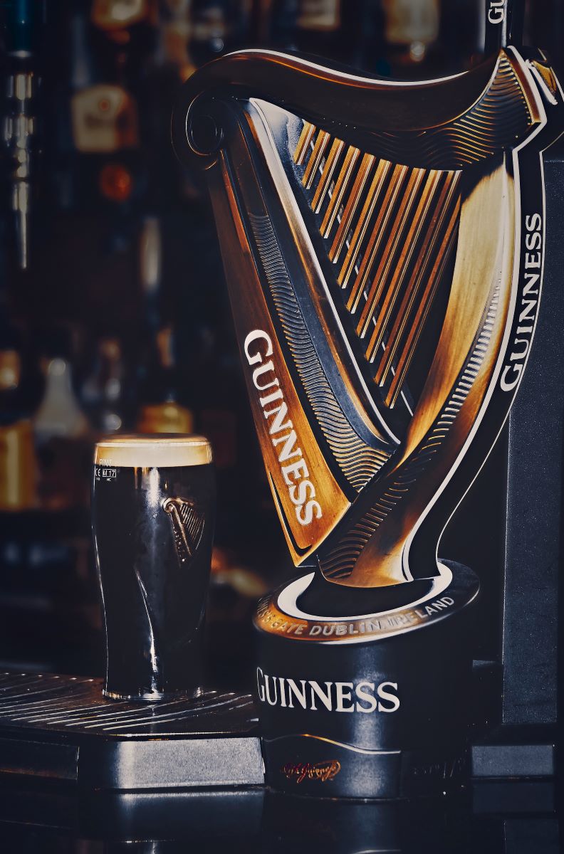 unul dintre simbolurile berăriei Guinness, Harpa, este trasformata intr-un dozator de bere în interiorul muzeului din Dublin