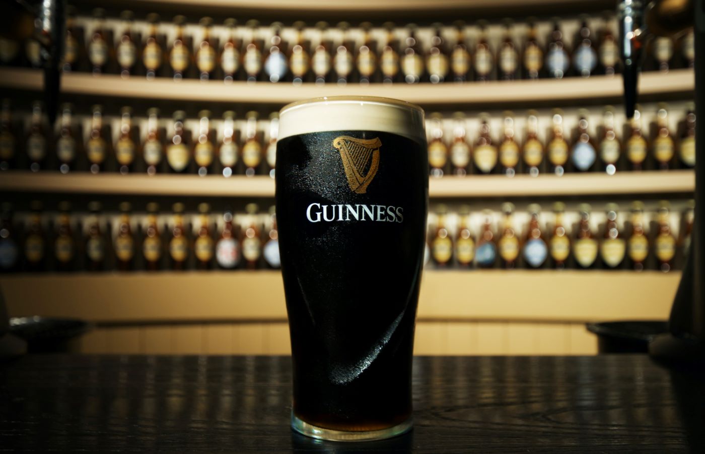 Fascinata poveste despre berea Guinness, băutura națională a Irlandei