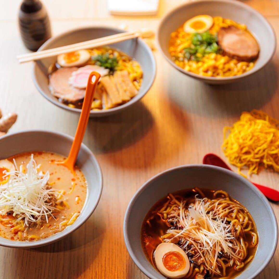 farfurii cu doferite supe din bucataria japoneza la Japanos Bucuresti
