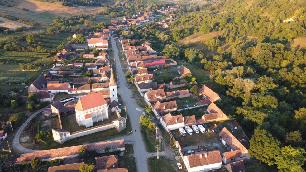 Fotografie aeriană, panoramiva cu Satul Cloașterf, comuna Saschiz.