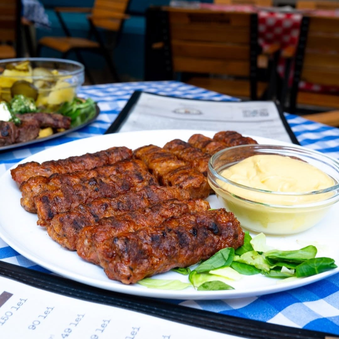 mici cu muștar de la Bodega La Mahala București