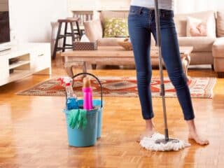 Curățenia de primăvară. 15 soluții naturale de curățenie făcute cu ce găsești în cămară