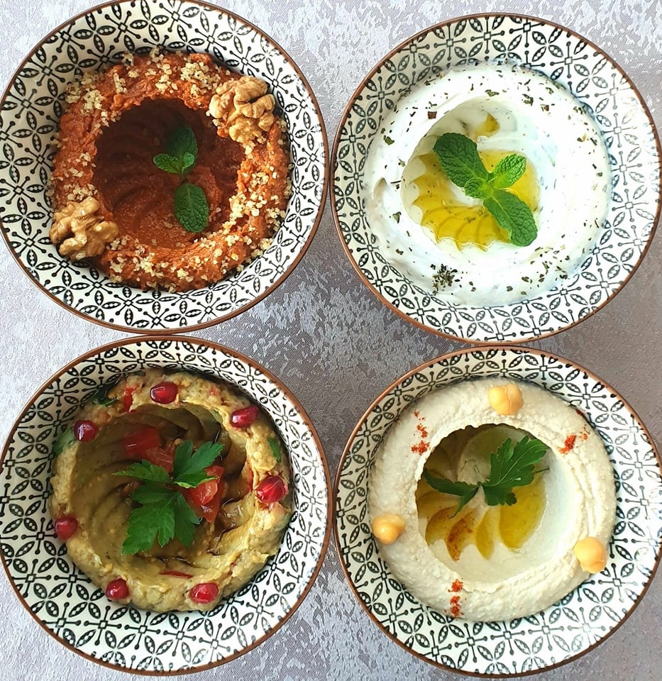 4 boluri cu hummus si gustari libaneze de la restaurant Four Seasons București.
