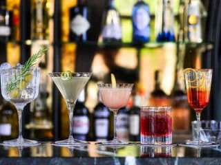 Ce legătură are forma paharului de cocktail, cu gustul?