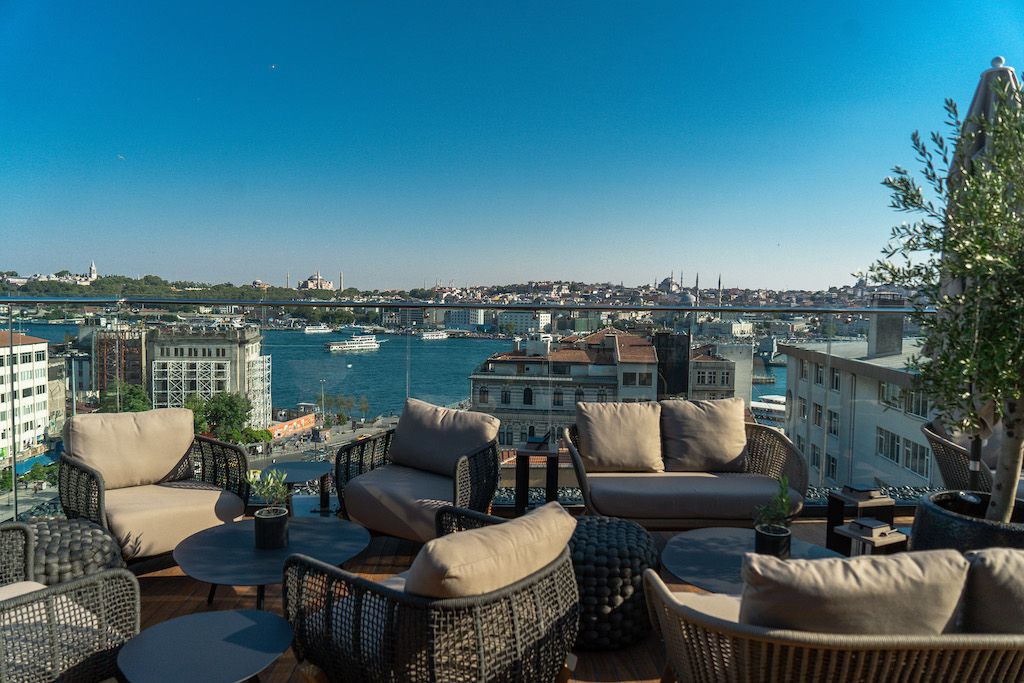 Sky baruri spectaculoase din Europa - The Bank Roof Bar Istanbul