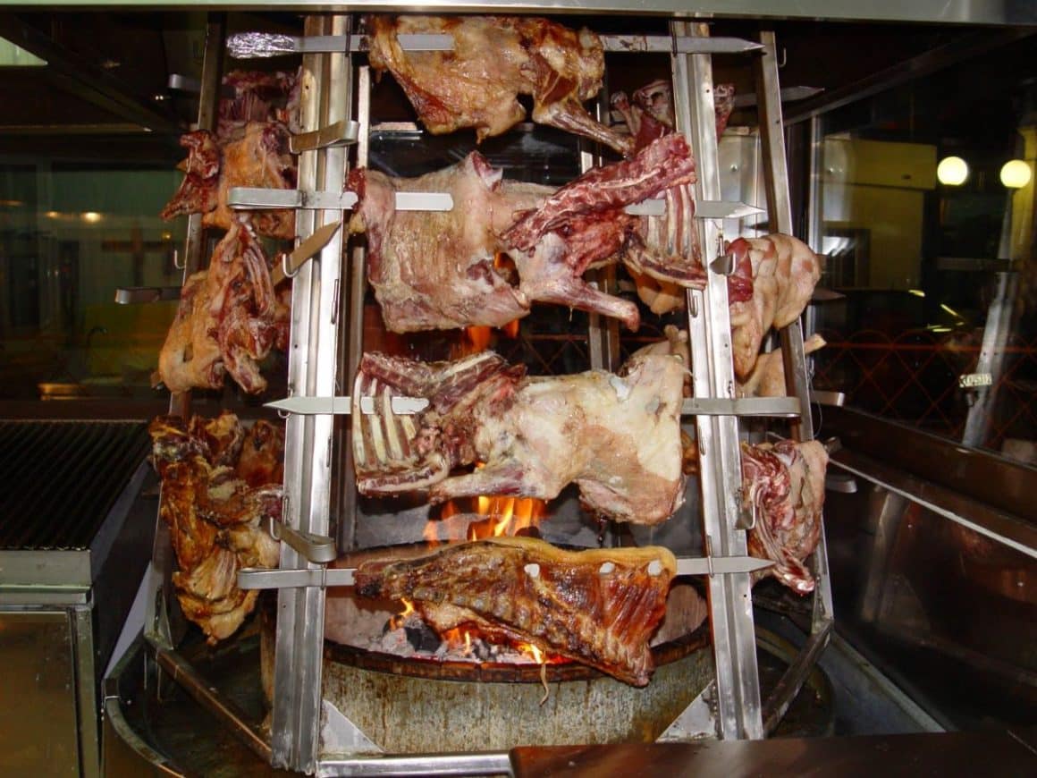 Antikristo, carne de porc la protap,  preparate tradiționale din Creta