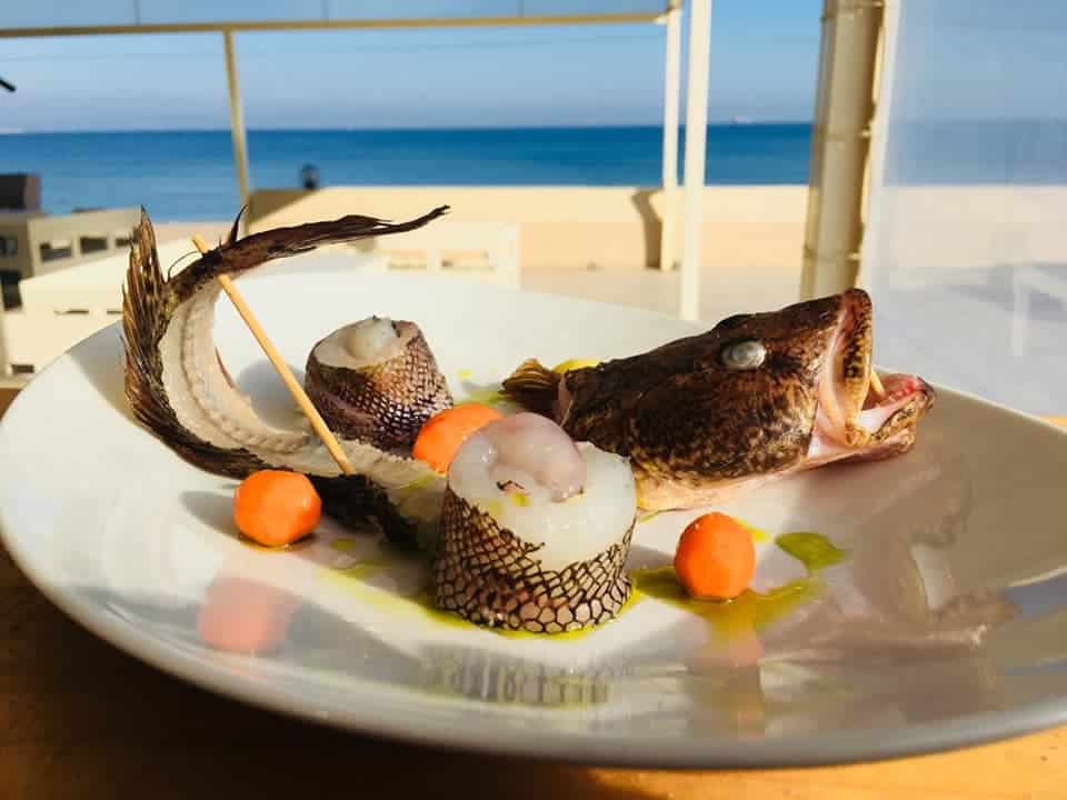 preparat cu peste servit la Restaurantul Pescăresc Între Ape. Cherhanale de pe litoralul românesc