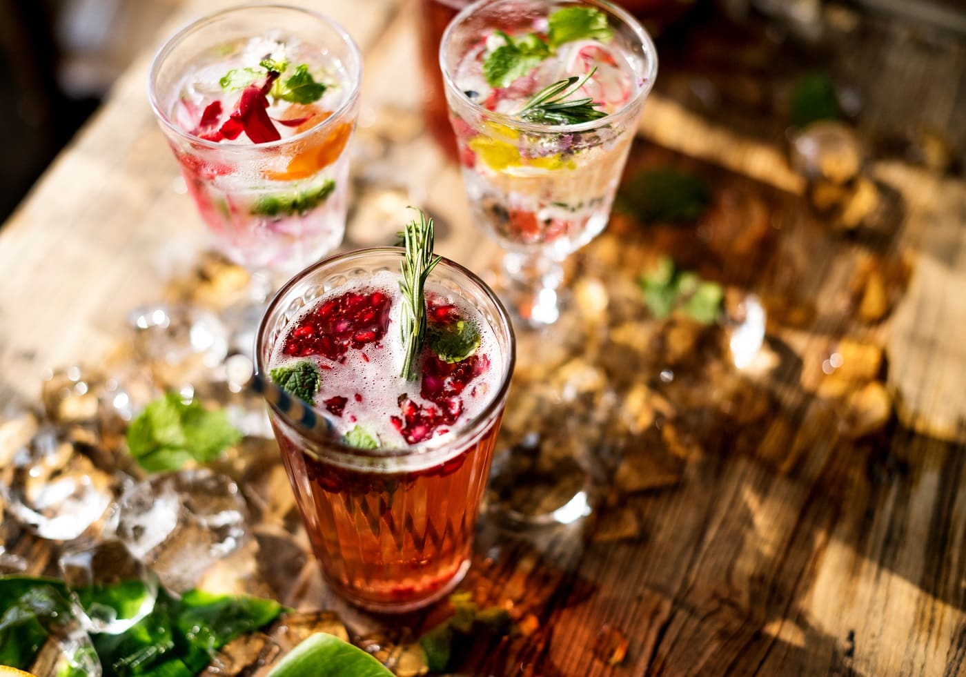 10 super cocktailuri de vară pe care să le savurezi la terasă