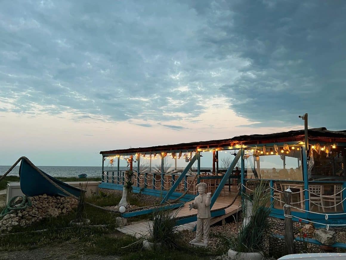 Restaurant Casa Veche din corbu, restaurant pescaresc pe plaja. Cherhanale de pe liotralul românesc