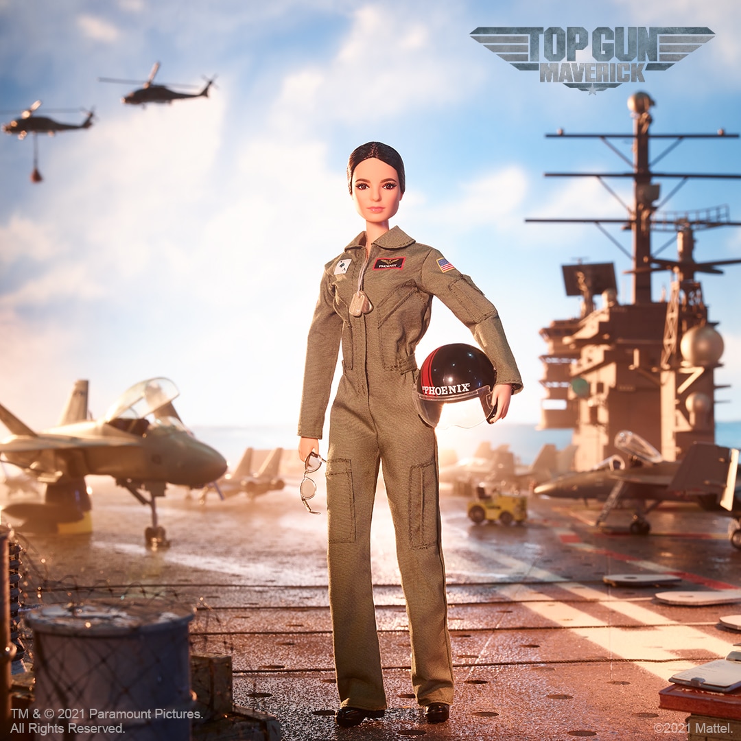 Barbie in costum de aviator, editie speciala Top Gun Maverick