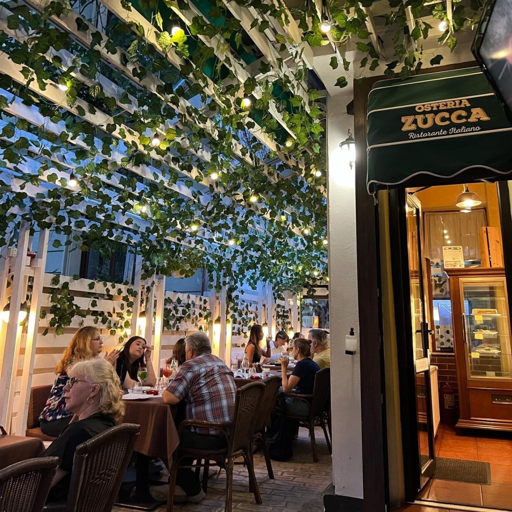 terasa Osteria ZUcca - restaurante italiene din București
