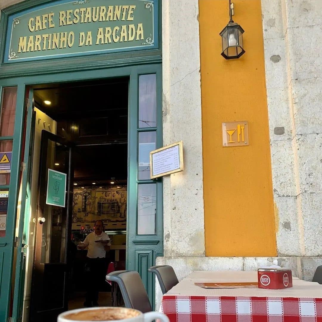 restaurantul Martinho da Arcada din Lisabona, una din destinații europene perfecte de vizitat toamna