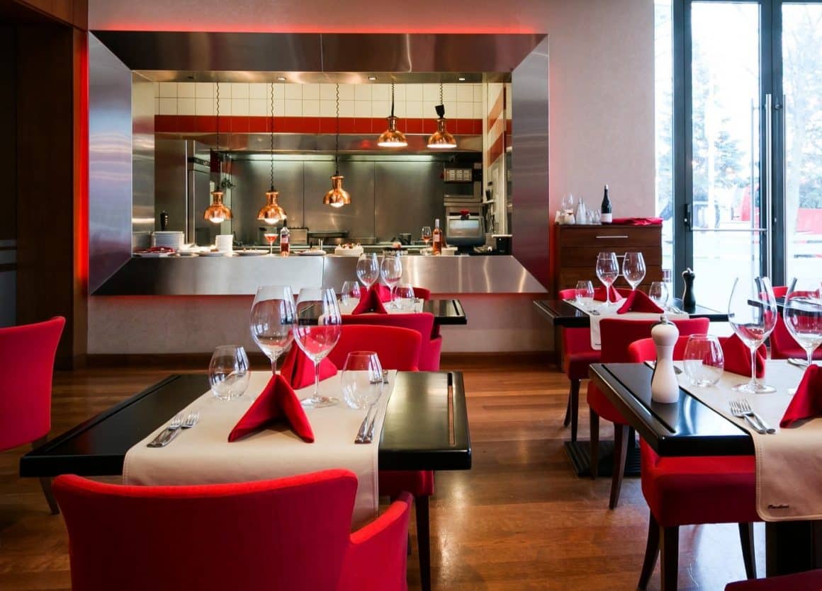 interiorul elegant al restaurantului Barbizon Steak House din București