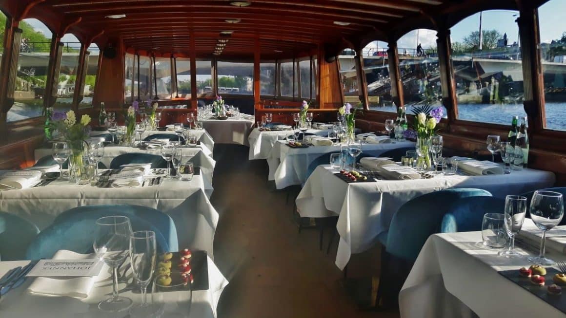 restaurantul de la interiuorul unui vas pentru croaziere turistice din amsterdam
