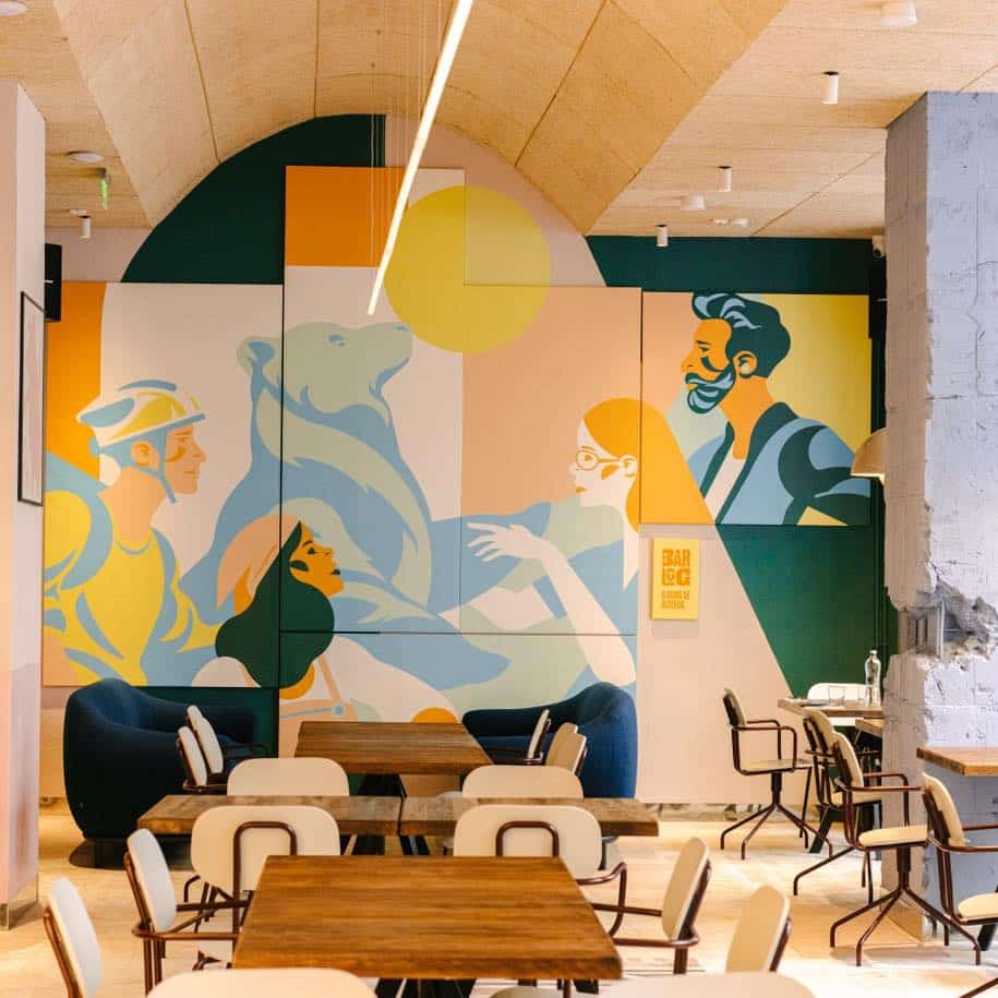 interiorul industrial-minimalist la Gyst, unul din localuri cu aer scandinav din bucuresti, cu mobilier din lemn masiv și un mural pictat în culori pastelate