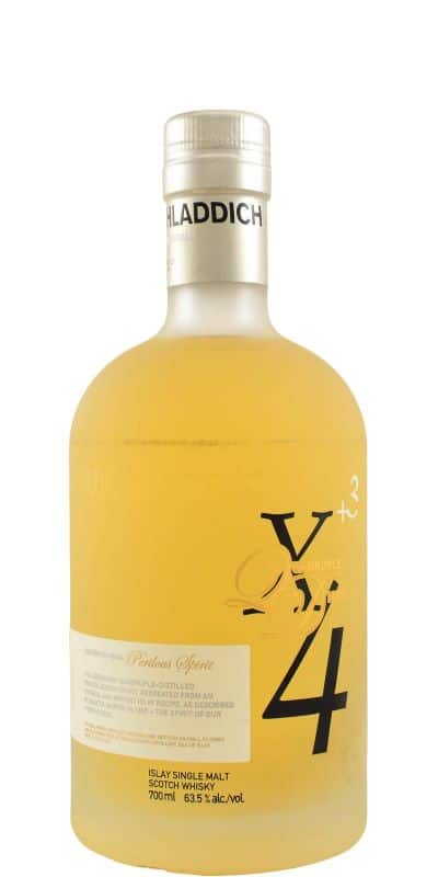 o sticlă de Bruichladdich X4 Quadrupled Whisky, una dintre cele mai puternice băuturi alcoolice