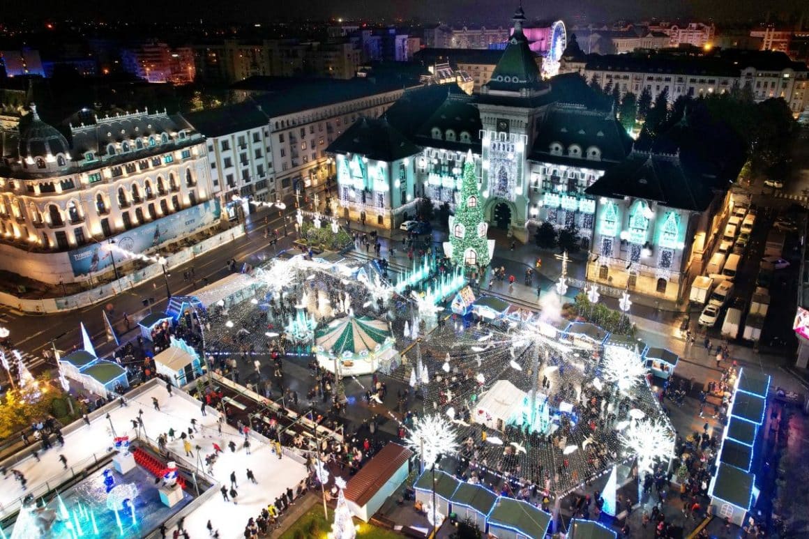 o fotografie aeriană cu târgul de Crăciun din Craiova, unul din cele mai frumoase târguri de Crăciun din România 2023