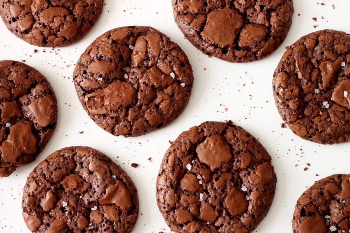 biscuiti cu cacao si ciocolata. chocolate chips cookies