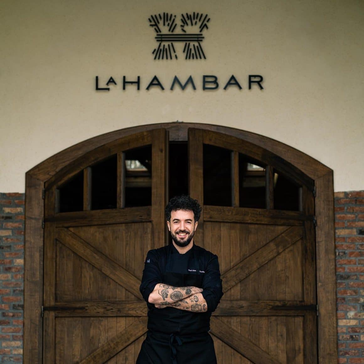 Alexandru Dumitru, Chef la Hamabar, fotografiat in fata intrarii restaurantului