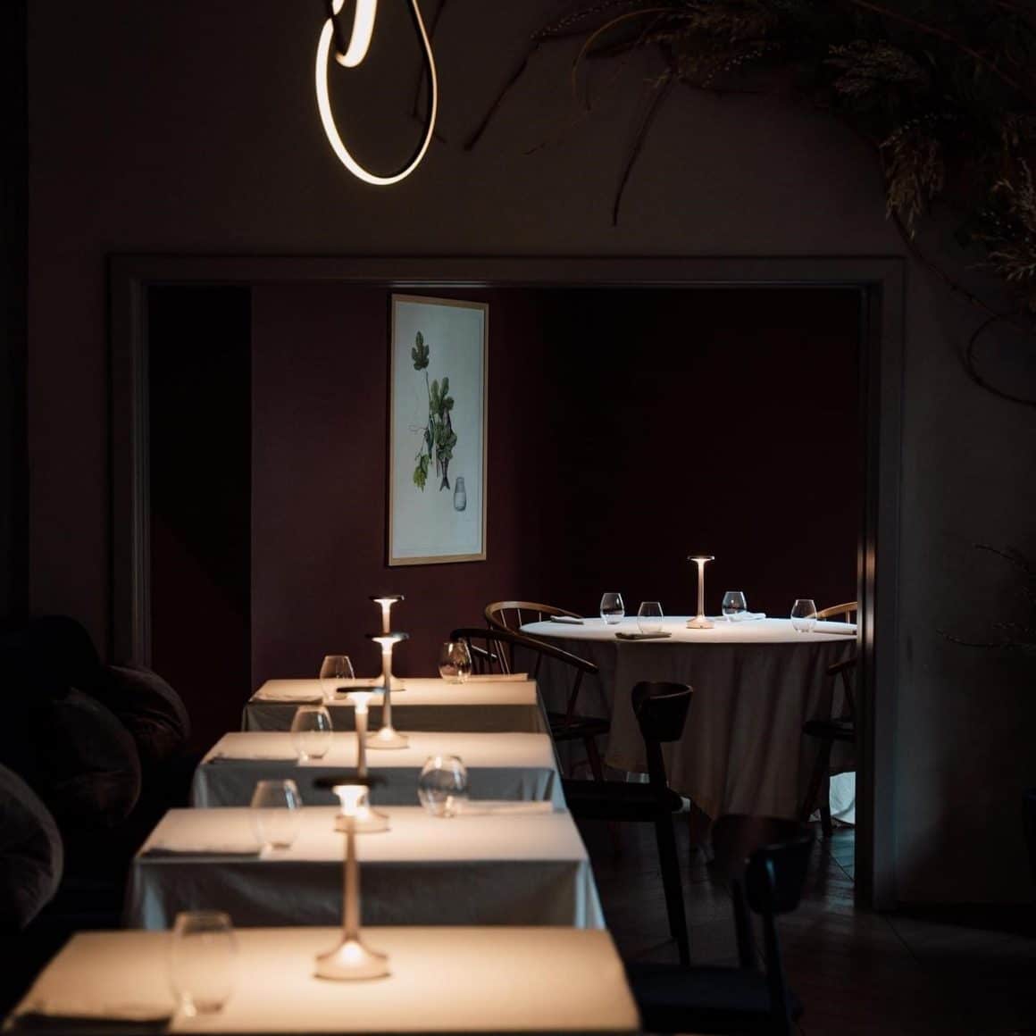 Sir de mese elegante, in decor minimalist, de fine dining, la Kane București. Cină-experiență