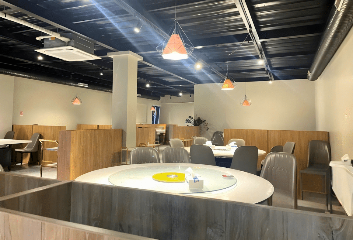 Imagine din interiorul restaurantului Shuyu București. Top restaurante chinezești din București