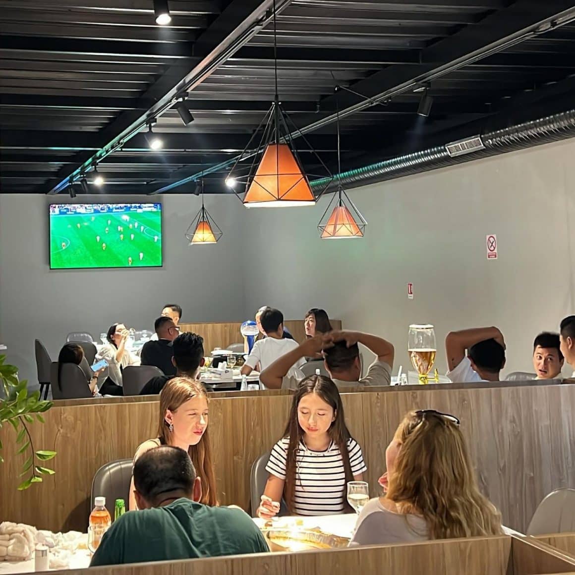 Imagine din interiorul restaurantului Shuyu București. 