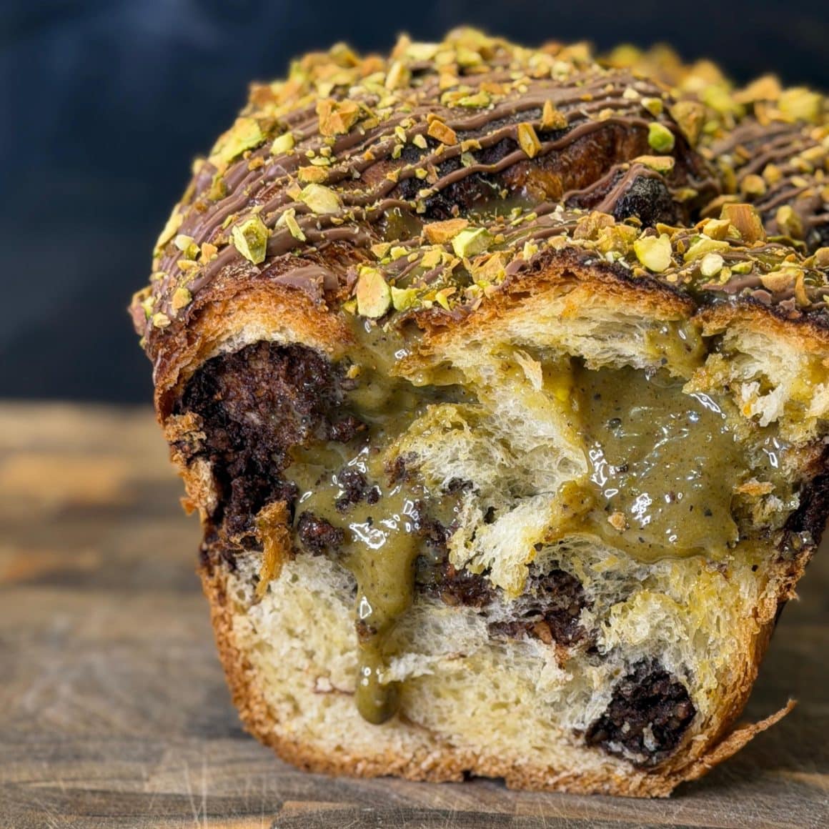 Cozo Nutella Pistacchio, cu nutella si crema de fistic de la Cookies & Friends. De unde comanzi pască și cozonac de Paște