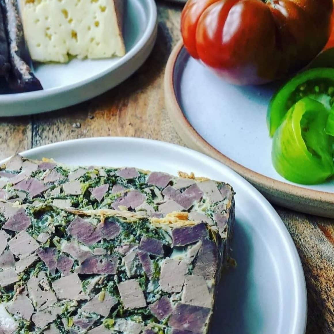 drob de miel tocat la cutți, de la Pickles. Restaurante care livrează masa de Paște