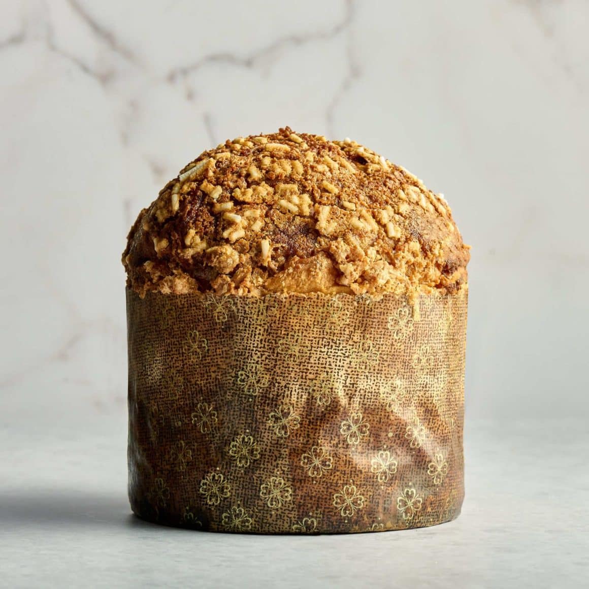 Panettone cu șofran, portocale, ciocolată albă și fistic de la Grain Trip