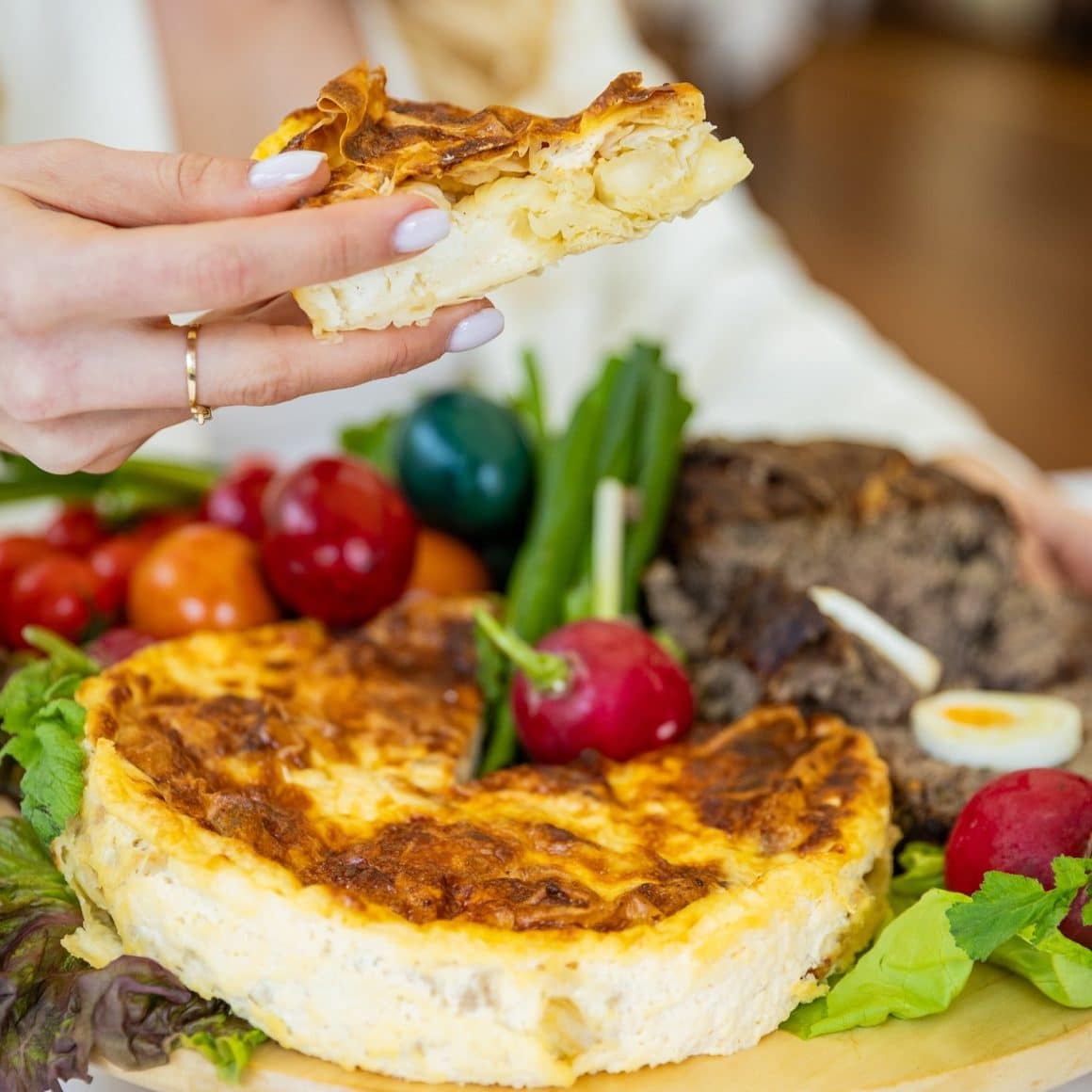 Placinta Dobrogeana de la Casa Doina. Restaurante care livrează masa de Paște