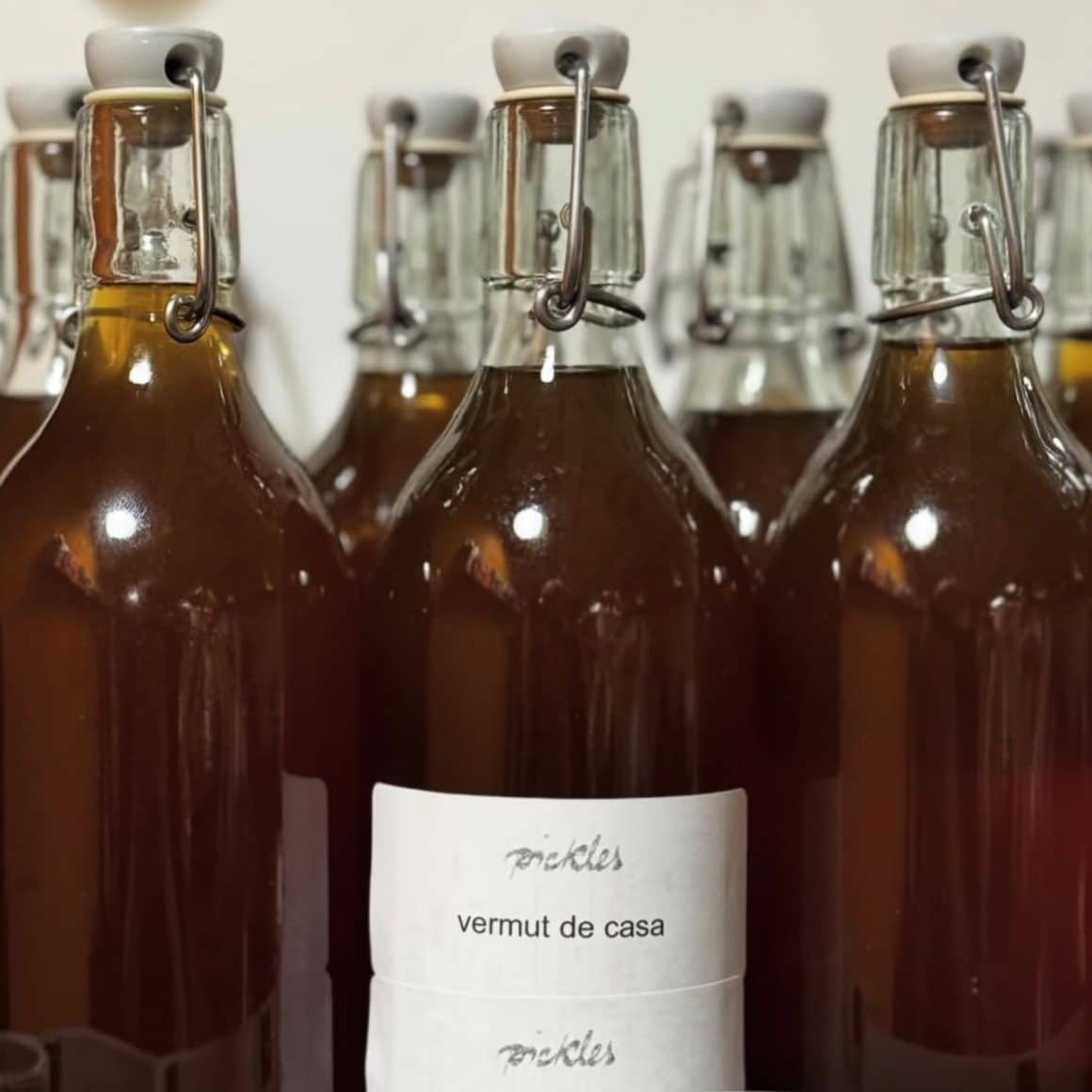vermut de casă de la Pickles București