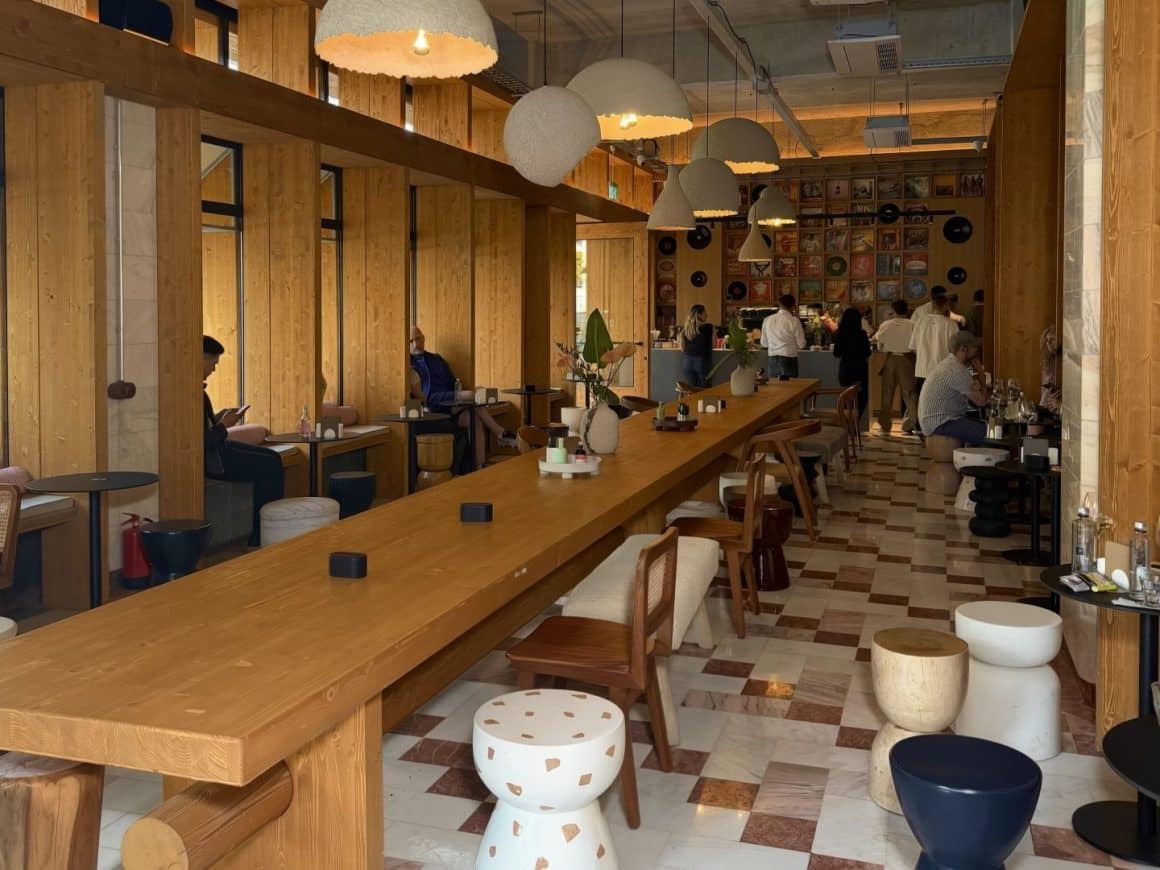 Frudisiac Brod, unul dintre cele mai interesante locuri noi în București, aduce un concept de brunch cu design scandinav și atmosferă relaxată.