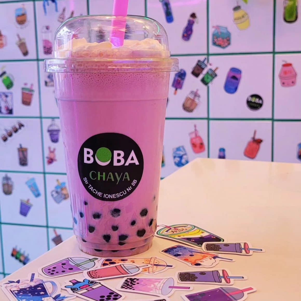 Strawberry cheescake cu perle de tapioca sau popping de căpșuni. Boba tea București. Chaya Boba tea